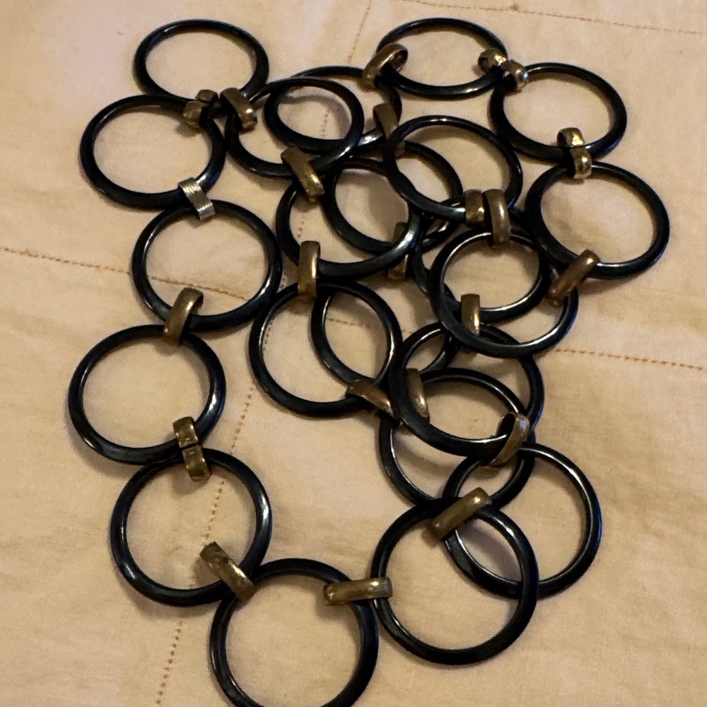 Elegant Black and Gold Circle Link Necklace - Picture 10 of 10